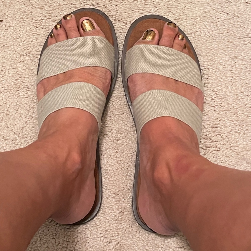 Mad Love Double Wide Elastic Band Flat Sandals. Size 10. P3CC